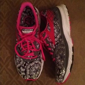 Brooks Launch 3 size 10